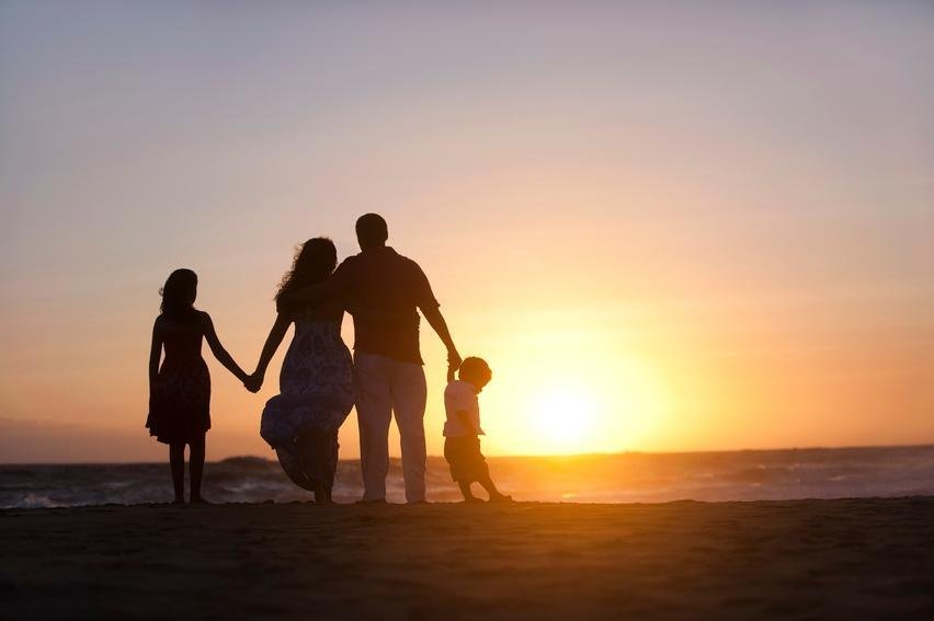 Familia al atardecer